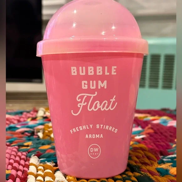 DW Home Bubble Gum single wick Candle - Picture 1 of 5